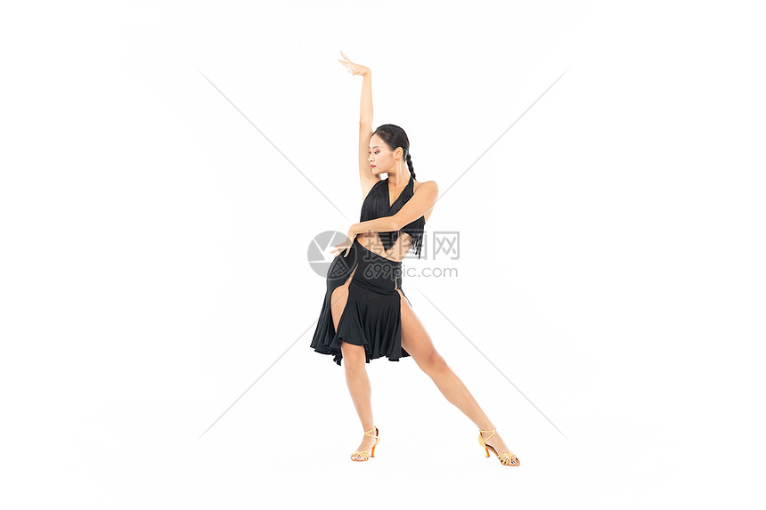 跳拉丁舞的女性舞蹈老师图片