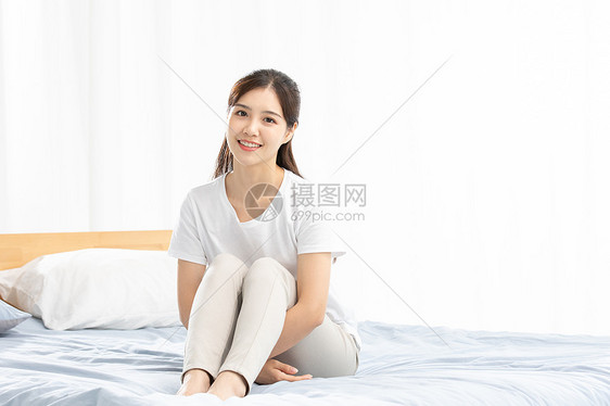 年轻居家美女图片