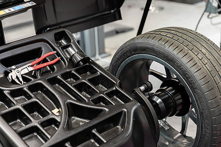 汽修设备汽车更换轮胎背景