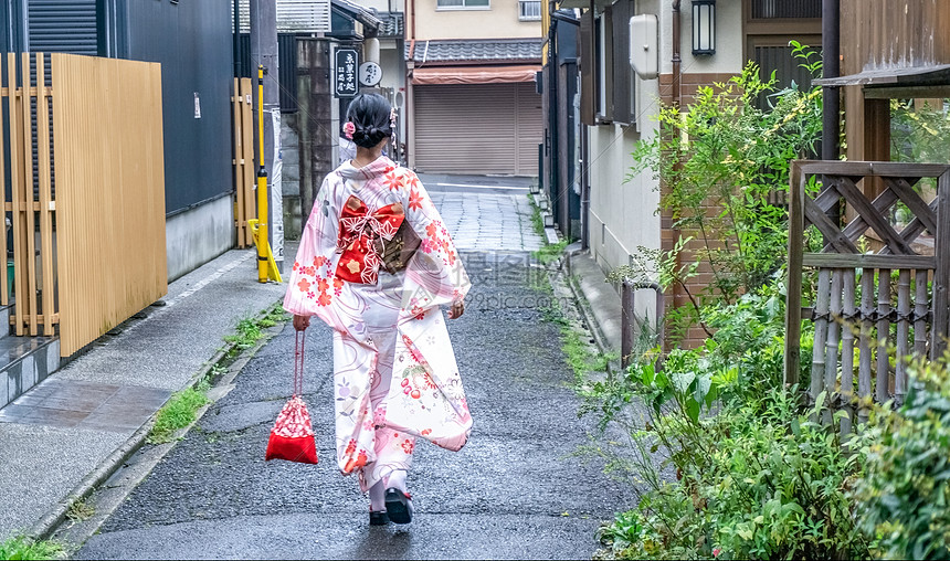 京都小巷和服女孩图片