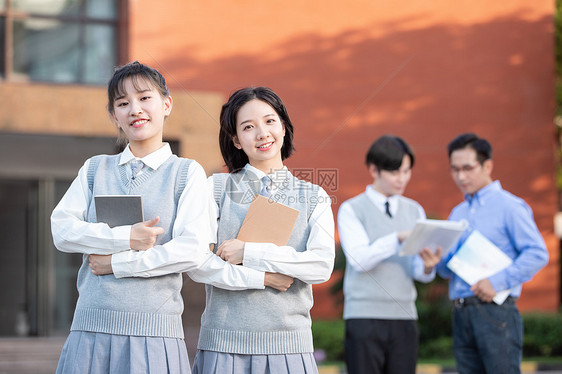 校园里学生形象图片