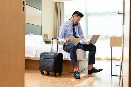脏酒店房间商务职业男性出差酒店办公背景