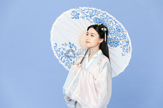  古风汉服美女撑纸伞图片