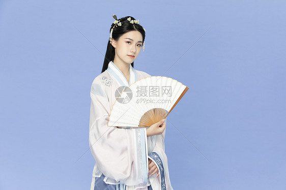 古装汉服美女拿折扇图片