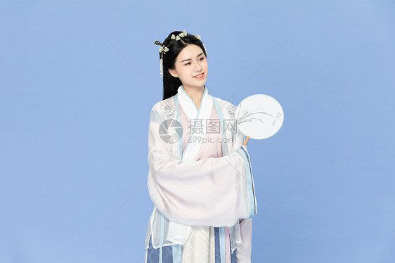  古风汉服美女拿扇子图片