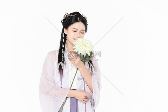  古风汉服美女手捧花朵图片