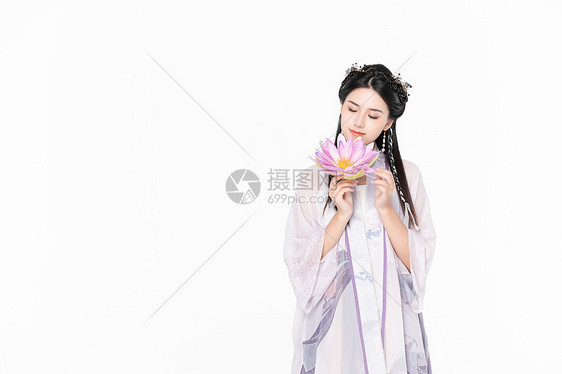  古风汉服美女手捧花朵图片