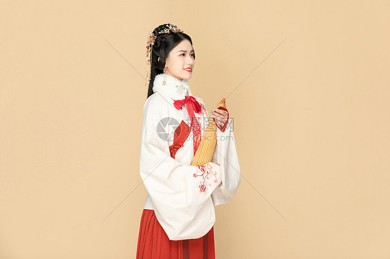  中国风古装汉服美女捧纸伞图片