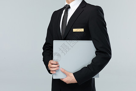 商务男士侧面抱文件夹的商务男士特写背景