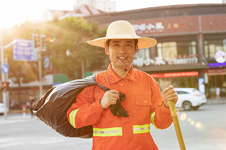 户外打扫城市街道的环卫工人图片