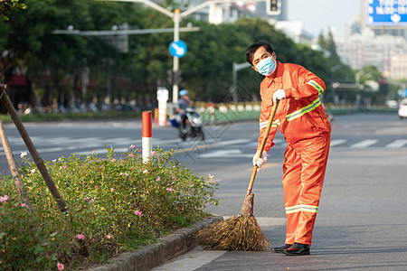 打扫马路街道的环卫工人高清图片