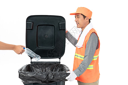 打开垃圾桶丢垃圾的清洁工背景图片