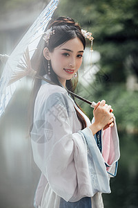 中国风古风汉服美女雨中撑伞高清图片