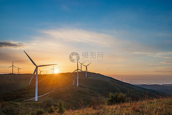高山上的风车风力发电图片