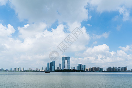 蓝天白云下的苏州工业园区东方之门背景图片