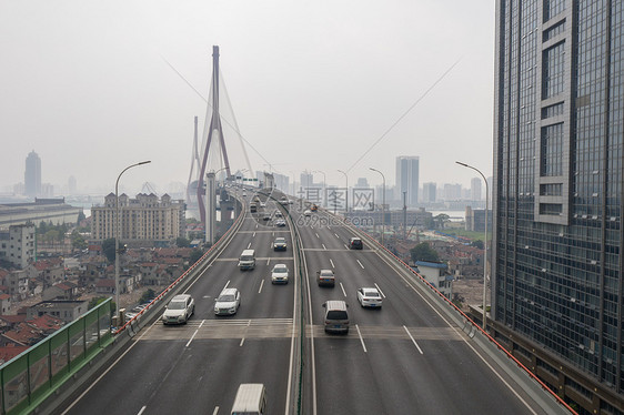 上海高架桥阴天车流图片