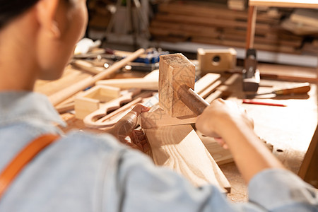 木匠工人定制木质家具图片