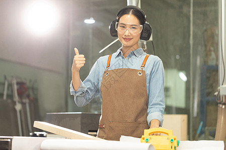 木匠美女工人匠人点赞形象图片