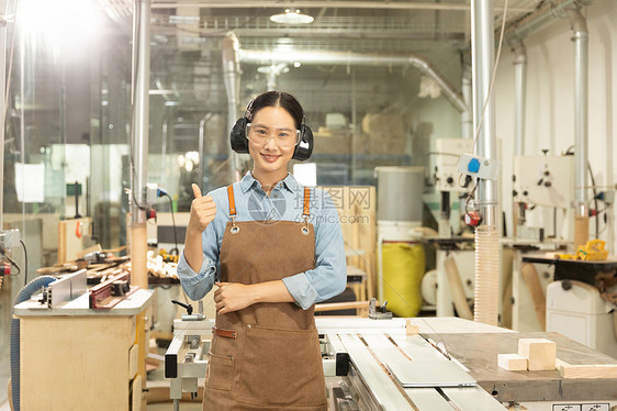 木匠美女工人匠人形象图片