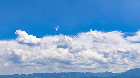 航拍蓝天白云图片