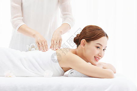 女性spa背部按摩高清图片
