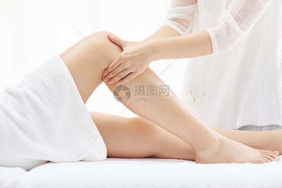 女性spa腿部按摩图片