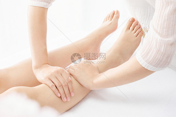 女性spa腿部按摩图片