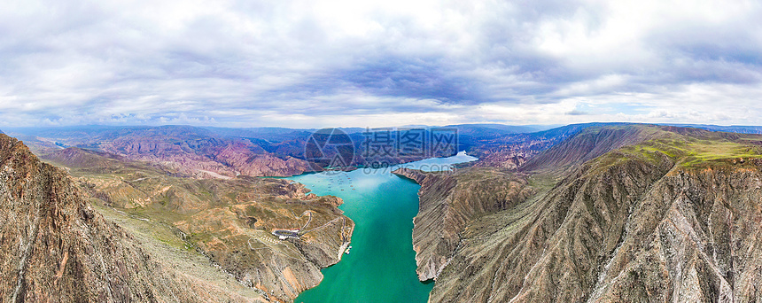 青海黄河大峡谷景区自然风光航拍图片