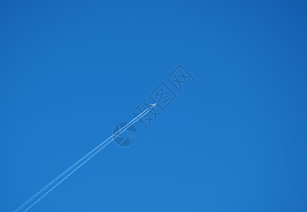 空中飞行的飞机图片