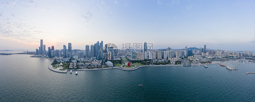 海岸线高楼大厦航拍全景图片