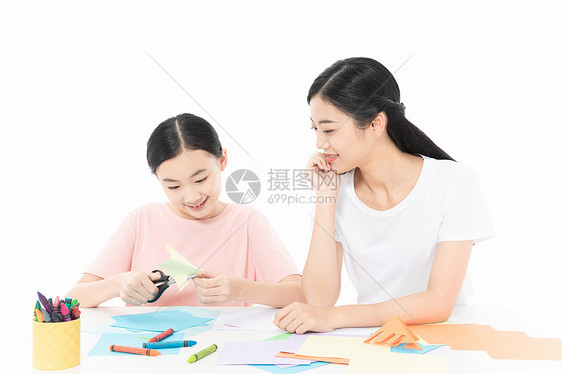 老师辅导青少年学生美术画画图片