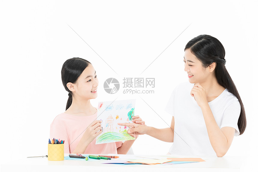 老师辅导青少年学生美术画画图片