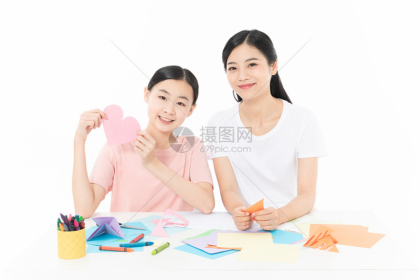 老师辅导青少年学生美术剪纸高清图片下载 正版图片 摄图网 老师辅导青少年学生美术剪纸高清图片下载 正版图片 摄图网