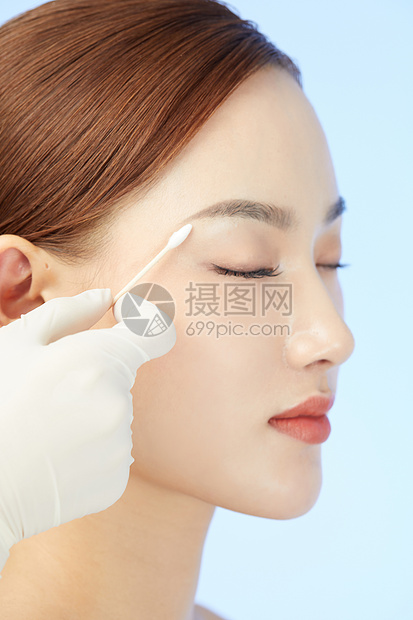 在美容院做面部清洁的女性高清图片下载 正版图片 摄图网 在美容院做面部清洁的女性高清图片下载 正版图片 摄图网