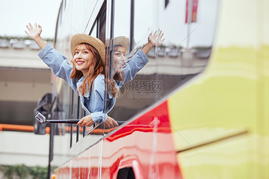 美女旅游博主vlog记录生活图片