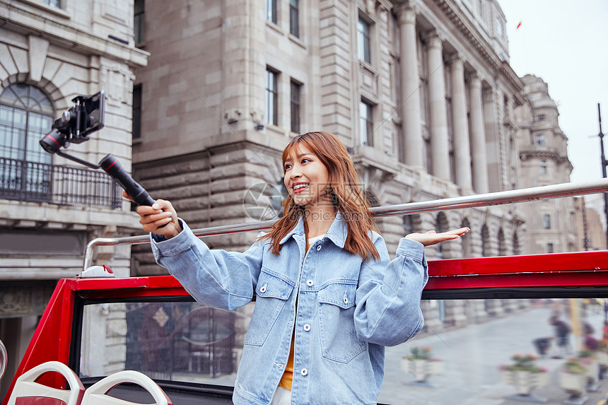 旅游博主直播城市旅行图片