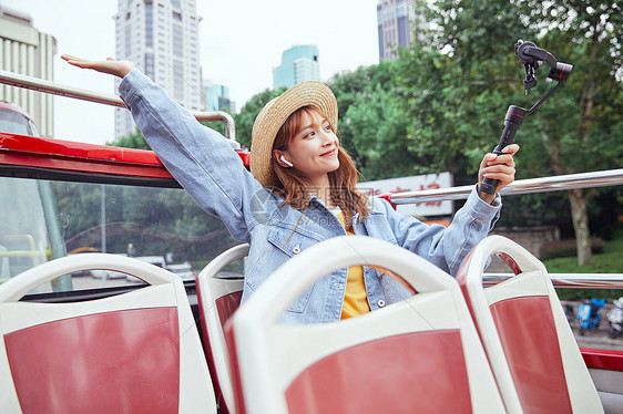 旅游博主直播城市旅行图片