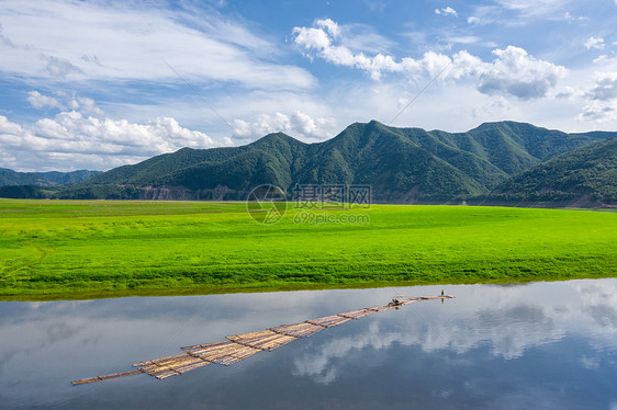 山水云雾风光图片