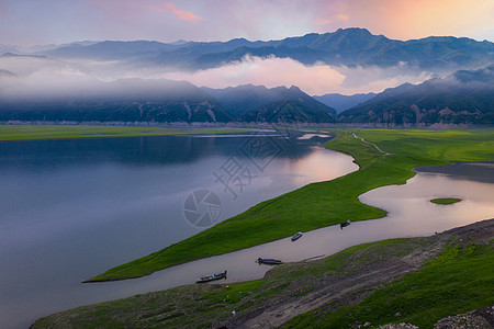 绿色水墨山水山水云雾风光背景