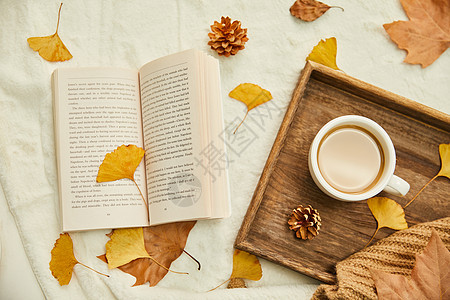 秋日咖啡和书本图片