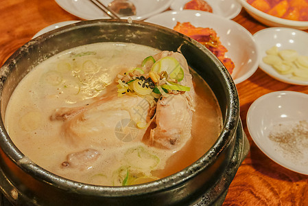 韩国传统秋季进补韩国特色参鸡汤背景