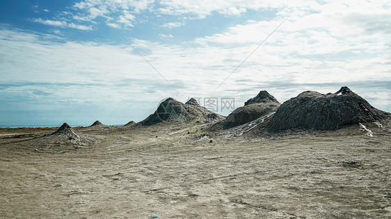 阿塞拜疆特色地貌泥火山图片