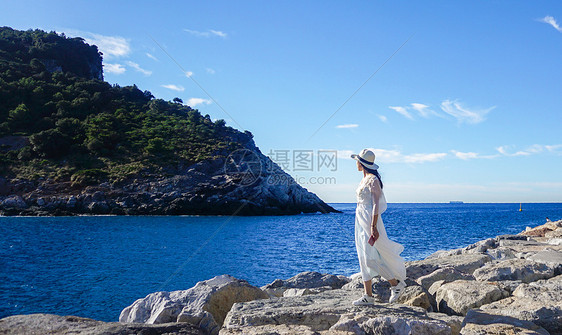 海边女孩人像图片