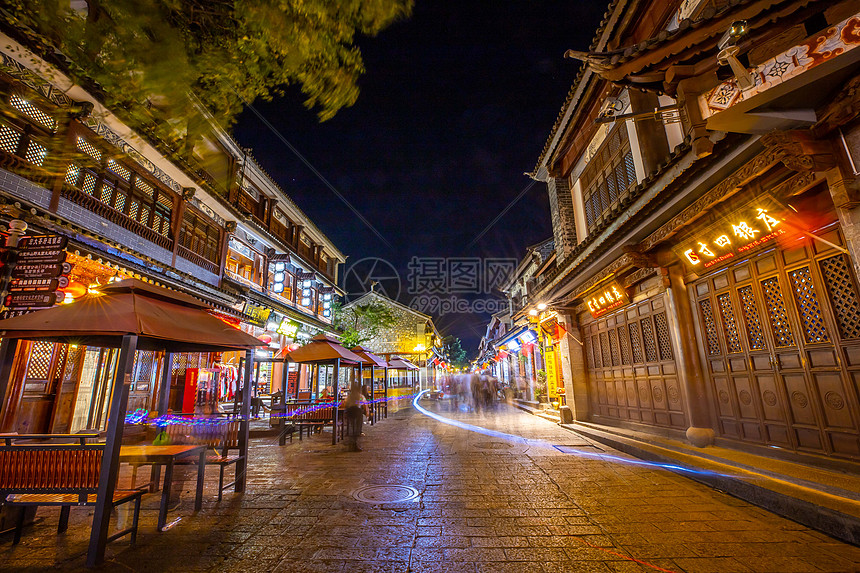 大理古城夜景长时间曝光图片