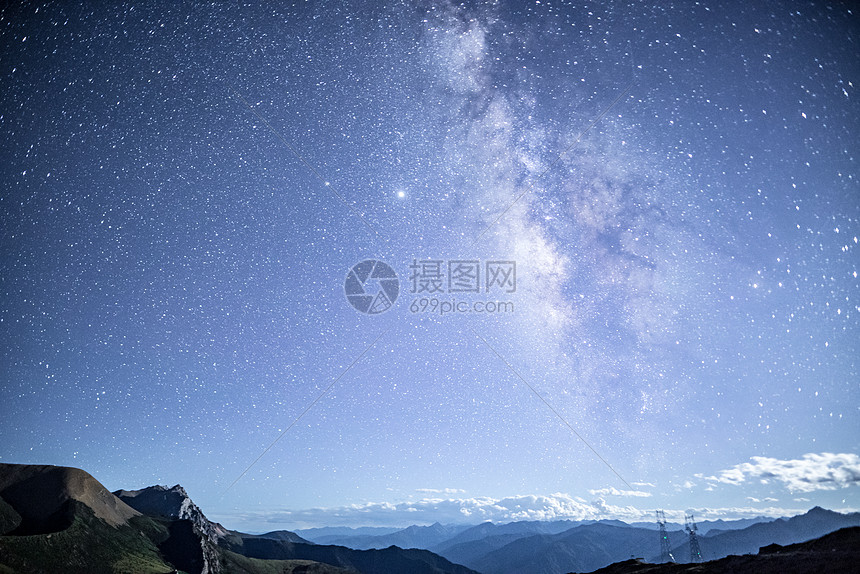 西藏高原星空星轨银河图片