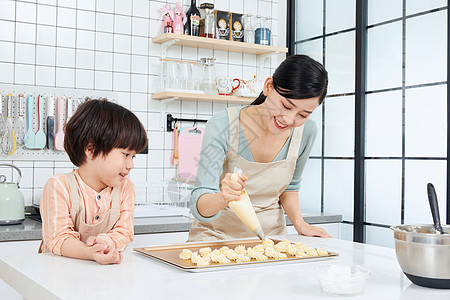 母子烘培居家烘烤饼干图片