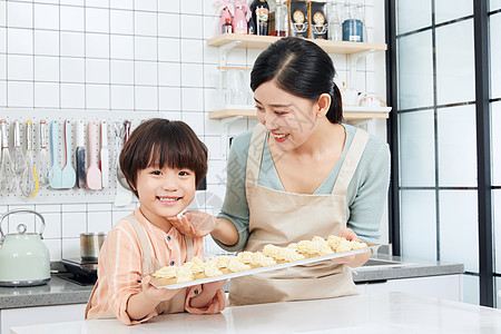 母子烘培居家烘烤饼干图片