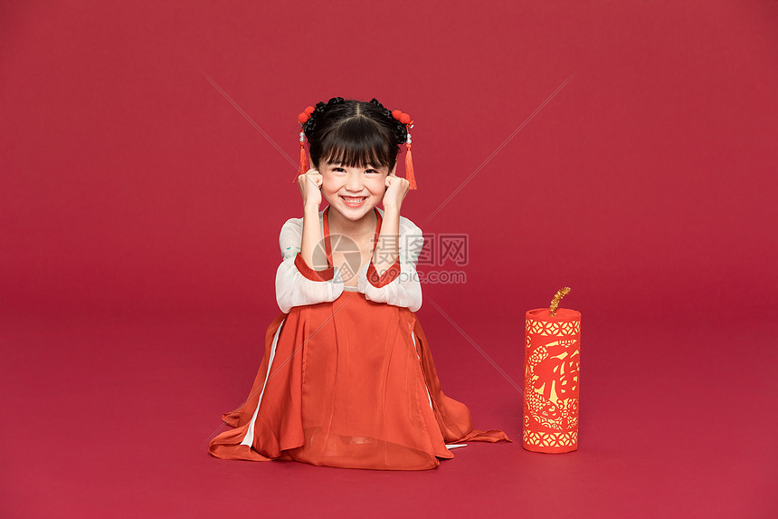 古风汉服中国风小女孩放爆竹高清图片下载 正版图片 摄图网