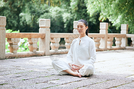 女性公园户外瑜伽背景图片