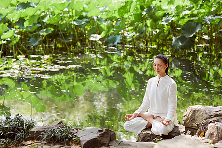 女性禅意瑜伽图片